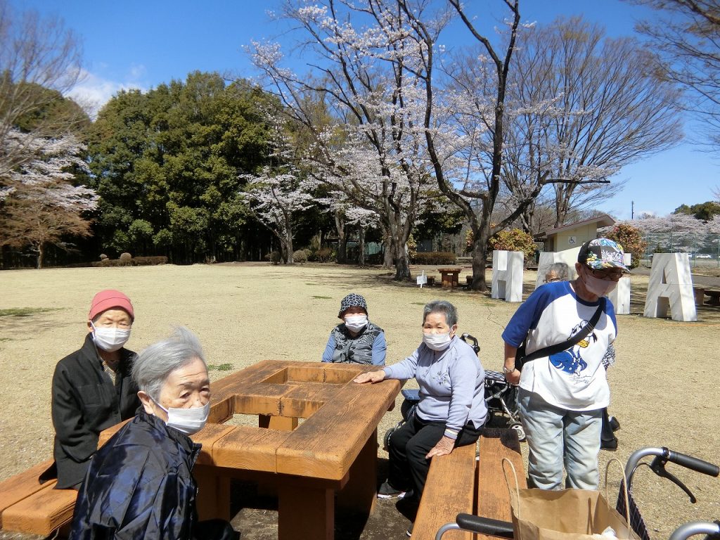 栃木県宇都宮市-養護老人ホーム-アオーラ而今-お花見-03