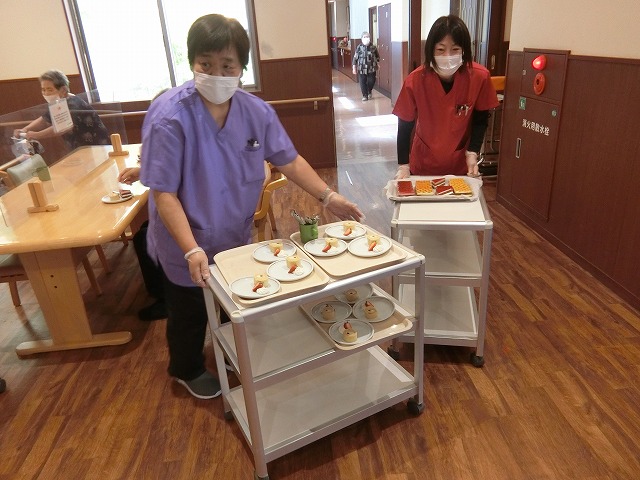 栃木県宇都宮市-養護老人ホーム-アオーラ而今-母の日会-3