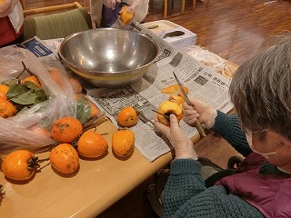 栃木県宇都宮市-養護老人ホーム-アオーラ而今-干し柿-01