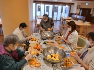 栃木県宇都宮市-養護老人ホーム-アオーラ而今-干し柿-02