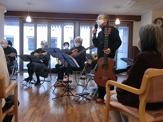 栃木県宇都宮市-養護老人ホーム-アオーラ而今-冬のマンドリン演奏会-01