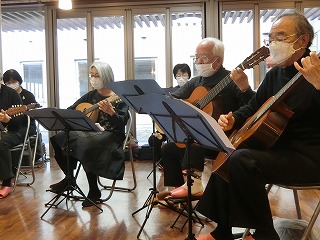 栃木県宇都宮市-養護老人ホーム-アオーラ而今-冬のマンドリン演奏会-05