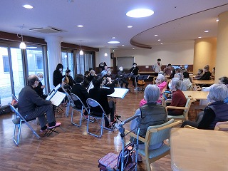 栃木県宇都宮市-養護老人ホーム-アオーラ而今-冬のマンドリン演奏会-06