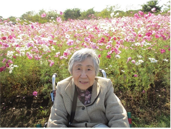 栃木県宇都宮市-ケアハウスアオーラ而今-外出支援コスモスを見に-01