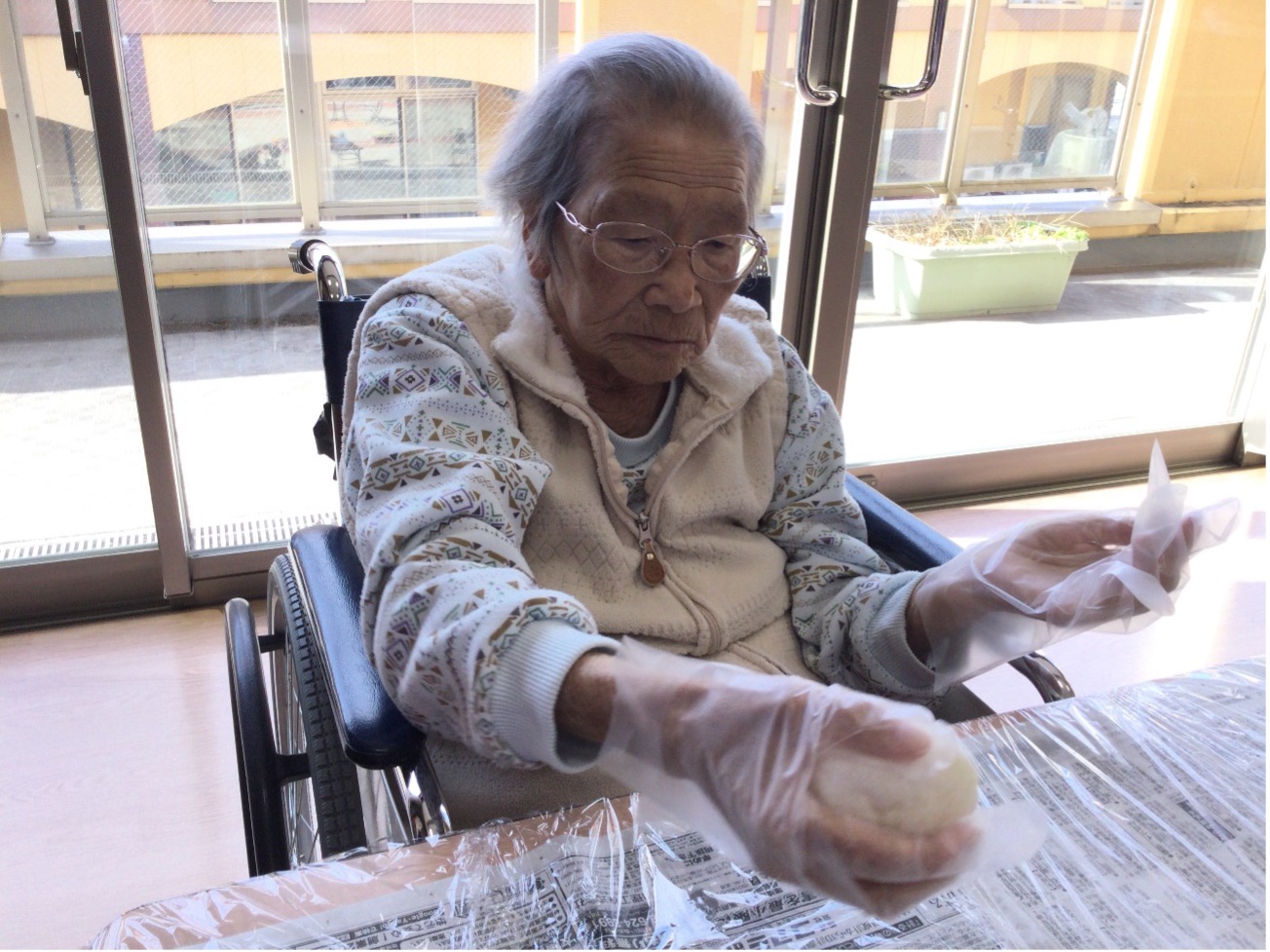 栃木県さくら市-地域密着型特別養護老人ホーム-お餅つきやったど～。