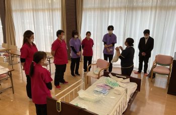 施設内研修「おむつ」