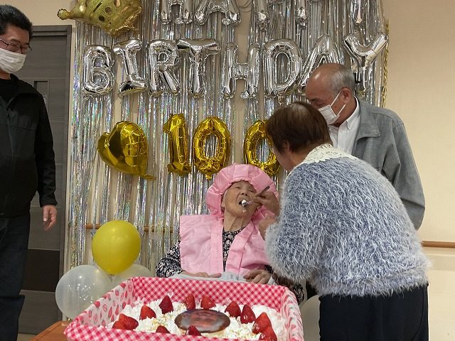 栃木県さくら市-地域密着型特別養護老人ホーム-祝100歳のお誕生日_03