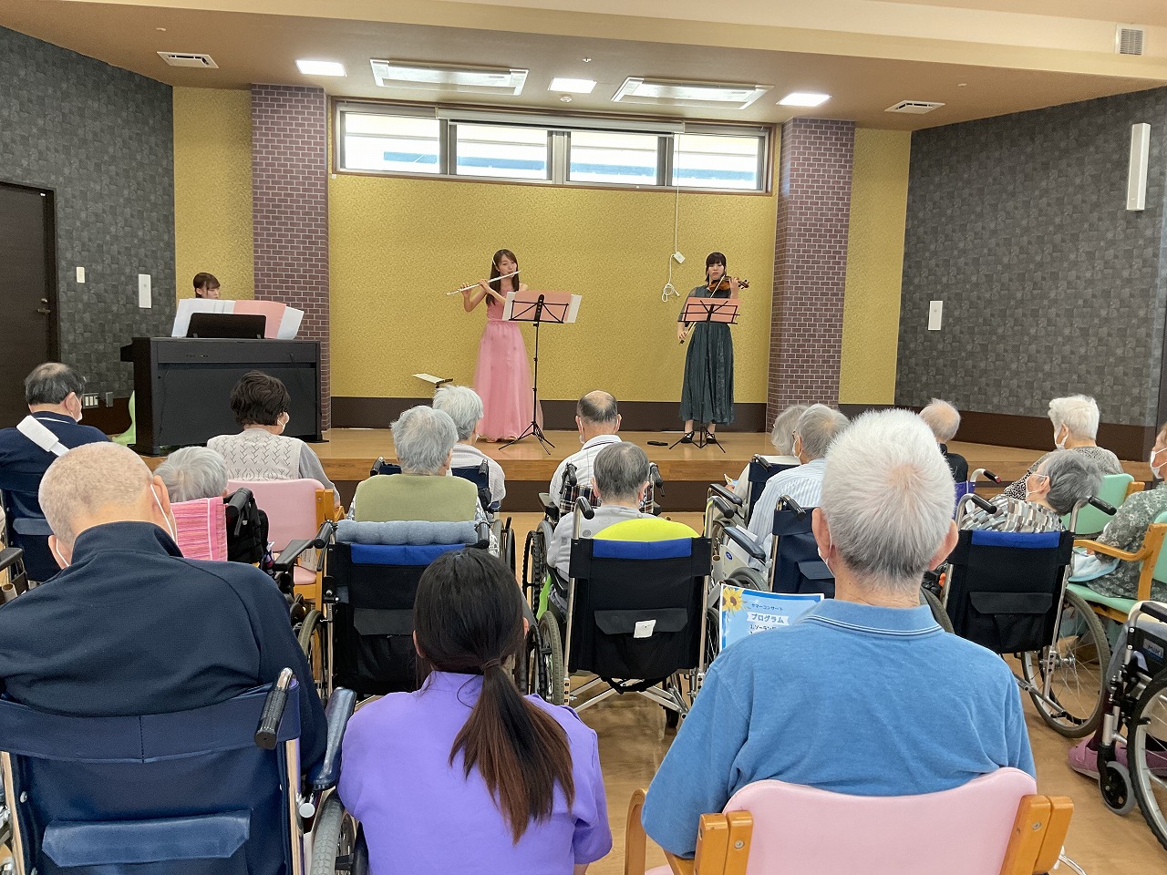 栃木県さくら市-地域密着型特別養護老人ホーム-宇都宮短期大学音楽科の学生さんによるコンサート開催-04
